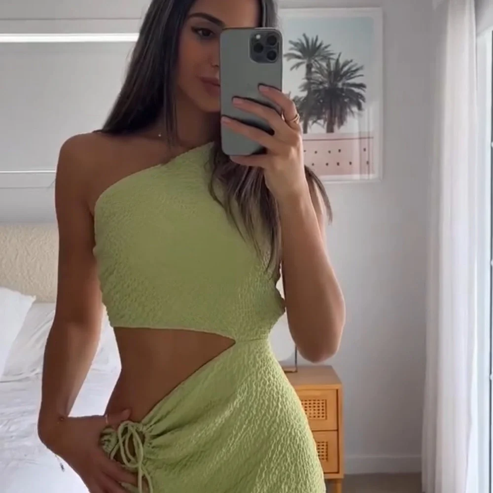 Sabo One-Shoulder Cutout Maxi Dress in Lime Green size M - Picture 3 of 6